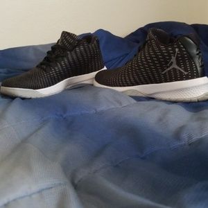 Basketball shoes